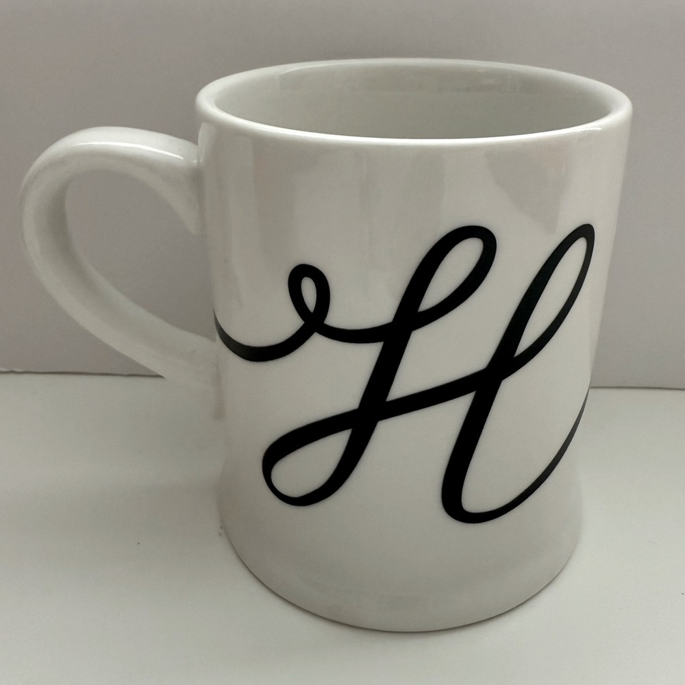 NWOT Indigo White and Black Monogram Mug - Cursive Letter H